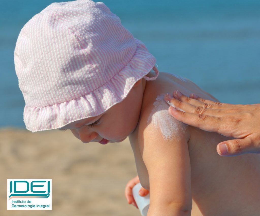 No exponga al sol a niños menores de tres años