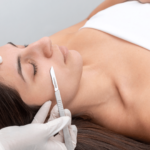 Dermaplaning riesgos reales, quién debe evitarlo y alternativas seguras